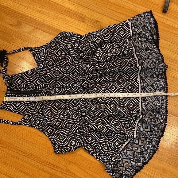Torrid Tank Top Spag Strap Elastic Waist Blk Wht Zip Tassel Flowy - Picture 10 of 14